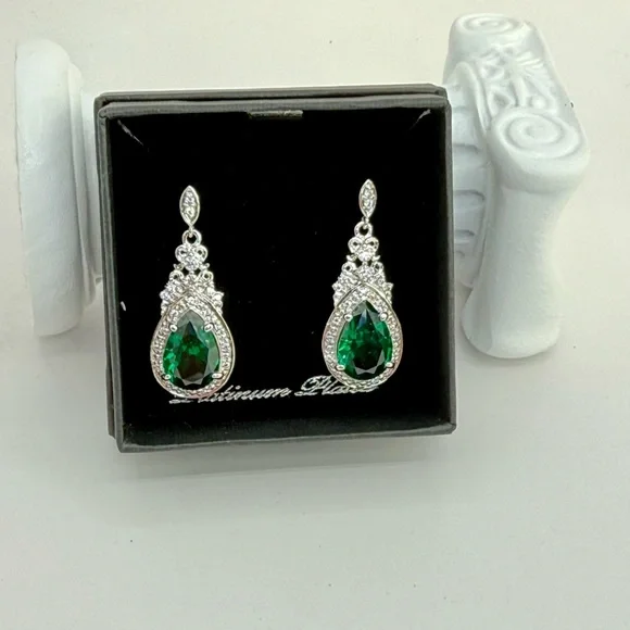 NWT Simulated Emerald, Simulated Diamond Earrings in Silvertone 6.20 ctw NW Box - Picture 3 of 13
